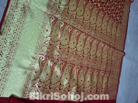 লাল বেনারসী শাড়ি